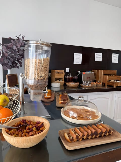 Daily buffet breakfast for a fee