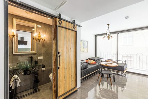 Twin Room with Balcony | In-room safe, individually decorated, individually furnished, free WiFi