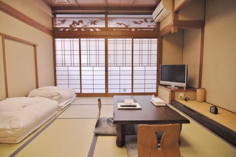 Japanese Superior Room | In-room safe, individually decorated, desk, iron/ironing board