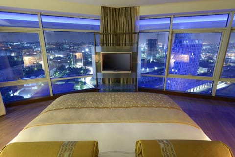 Presidential Studio (Room) | Premium bedding, pillowtop beds, in-room safe, desk