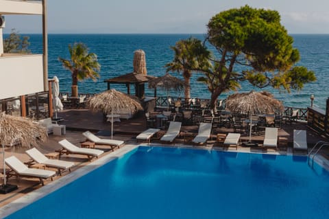 Outdoor pool, pool umbrellas, sun loungers