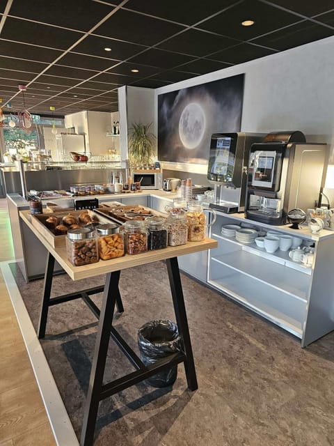 Buffet breakfast for a fee on weekdays