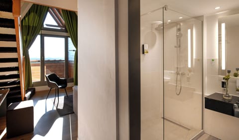 Apartment (Maisonette) | Bathroom | Free toiletries, hair dryer, bathrobes, slippers