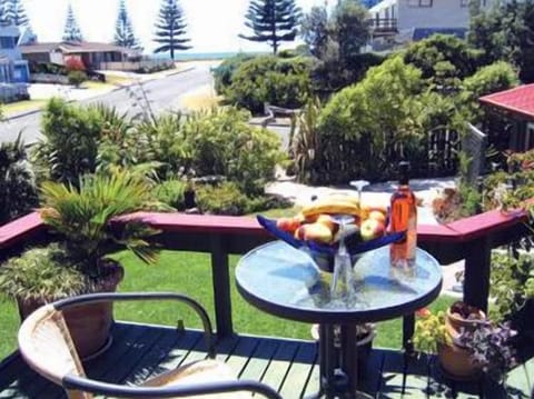 Cottage, Kitchenette | Balcony