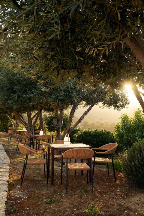Garden Level Hideaway | Outdoor dining