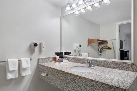 Desk, iron/ironing board, rollaway beds, free WiFi