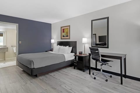 Desk, iron/ironing board, rollaway beds, free WiFi