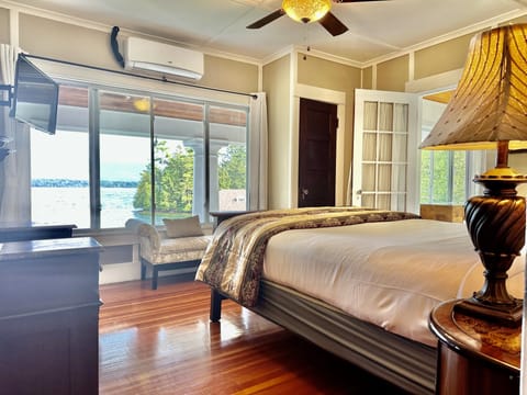 Superior House, 6 Bedrooms, Lake View | Free WiFi, bed sheets