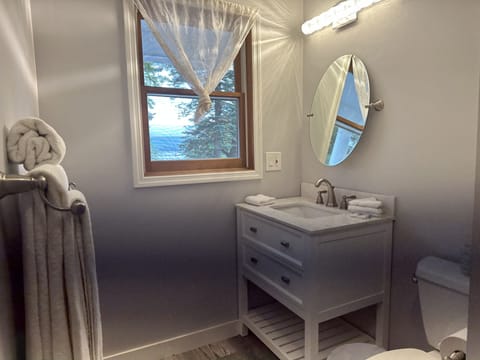 Townhome, 2 Bedrooms, Lake View | Bathroom | Towels