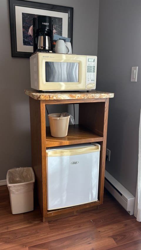 Pillowtop beds, free WiFi, bed sheets