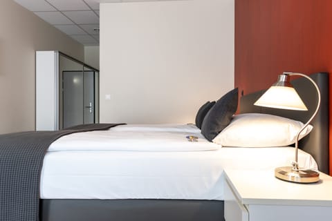 Desk, blackout drapes, iron/ironing board, free cribs/infant beds