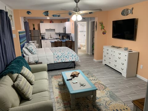 This studio unit is perfectly decorated for your beach vacation.