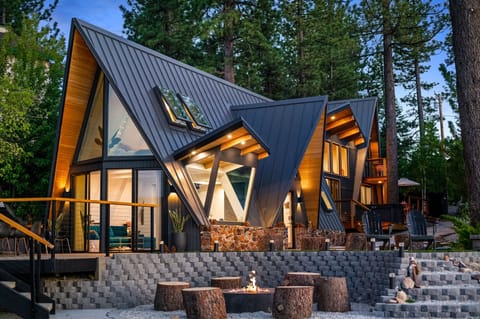 Loro's Lookout is a modern A-Frame located directly on Big Bear Lake.