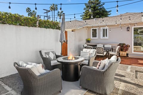 Private Back Patio w/Gas BBQ, Firepit, dining table & detached cottage