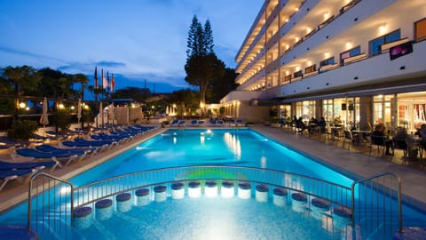 Outdoor pool, open 10:00 AM to 5:00 PM, pool umbrellas, sun loungers