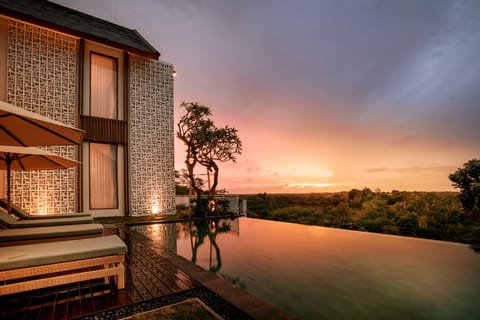 2 outdoor pools, pool umbrellas, sun loungers