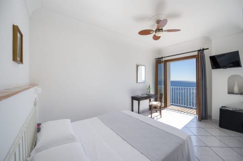 Standard Double Room, Sea View | Individually decorated, individually furnished, desk, blackout drapes