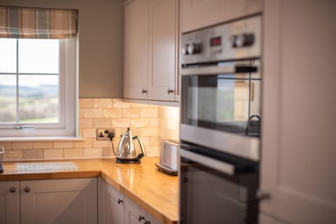 House | Private kitchen | Fridge, microwave, oven, stovetop