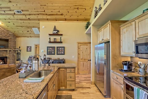 Granite Countertops & Stainless Steel Appliances