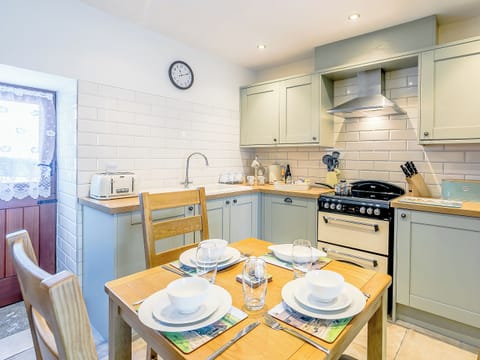 Kitchen/diner | Shepherds Nook - Windleden Farm Cottages, Don View, near Dunford Bridge