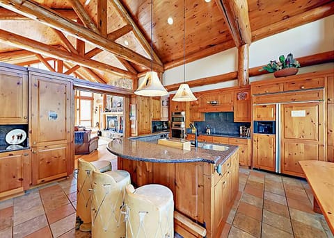 Kitchen breakfast Bar
