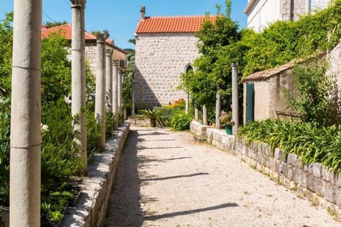 Apartment (Two-Bedroom Apartment with Terrace) | Garden