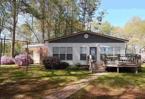 Back side of house facing lake.  *Enter here*