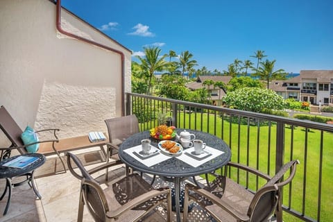 Kahala 532 - Perfectly situated lanai for dining and lounging with a view