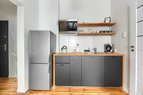 Superior Apartment | Shared kitchen | Fridge, stovetop, electric kettle, toaster