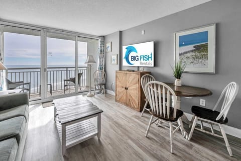 Amazing Living Room with Stunning Views🌊☀️