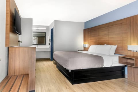 Desk, iron/ironing board, free WiFi, bed sheets