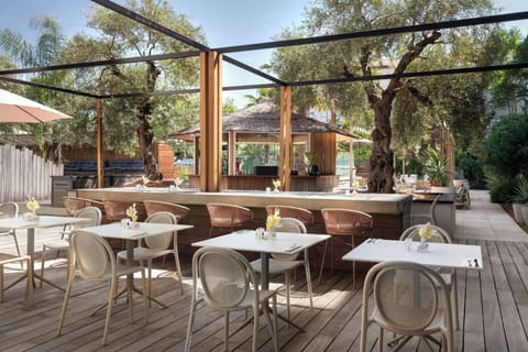 Indoor pool, seasonal outdoor pool, pool umbrellas, sun loungers