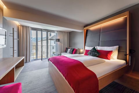 Double Room | Minibar, in-room safe, soundproofing, free WiFi