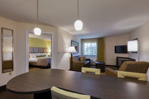 Suite, 1 Bedroom, Accessible, Non Smoking (Communication Accessible) | Desk, iron/ironing board, WiFi (free)