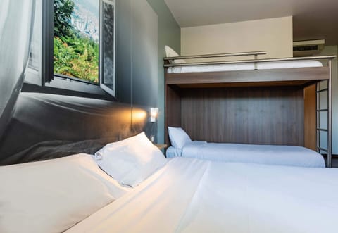 Quadruple Room, Non Smoking | Premium bedding, desk, soundproofing, free WiFi