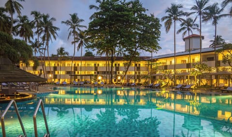 Outdoor pool, pool umbrellas, sun loungers