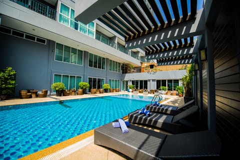 Outdoor pool, sun loungers
