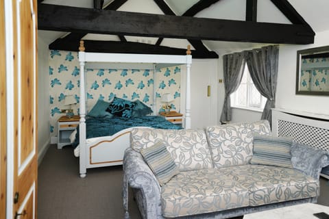 Suite | Iron/ironing board, bed sheets