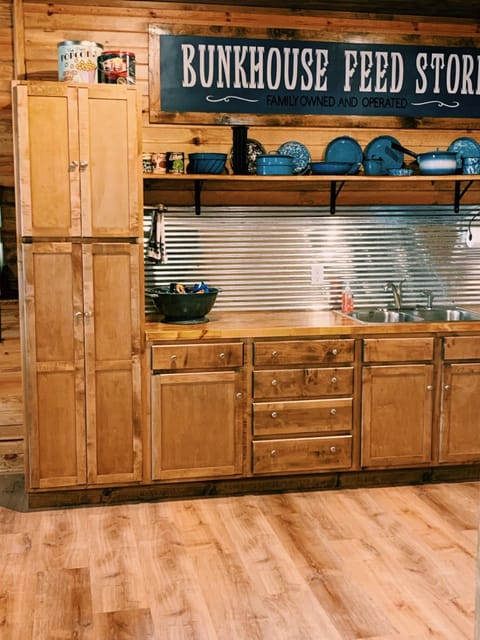 Snack area, full kitchenette, fridge, microwave