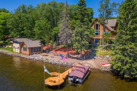 Outside view (pontoon not included)