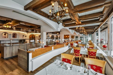 Breakfast and dinner served, German cuisine