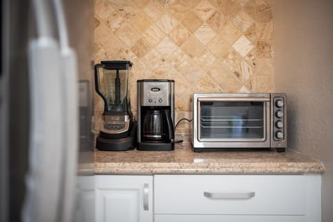 Drip coffee maker, toaster oven, blender.