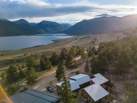 Welcome to the Mt Hope Cabins at Twin Lakes–where mountain magic meets lakeside charm.