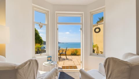Sea Legs - 2 Bedroom Apartment - Tenby (28905)