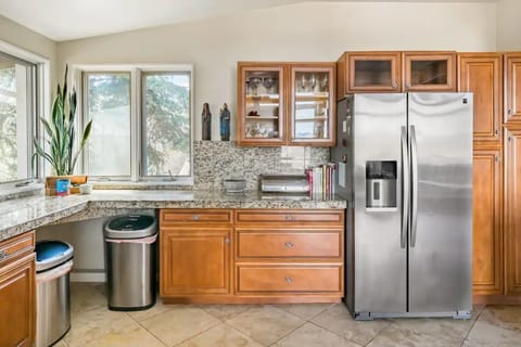 Upper kitchen with stainless steel appliances