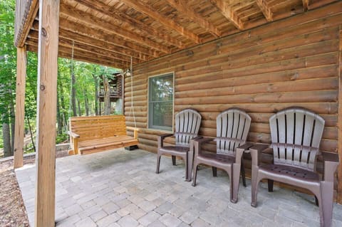 Even on the hottest days, it is nice and cool on the lower patio deck. Relaxing, listening to the sounds of the lake, or planning the days adventure, you will love this spot.