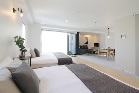 2 Queen Size Bed