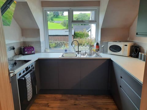 Cottage | Private kitchen | Fridge, microwave, oven, stovetop