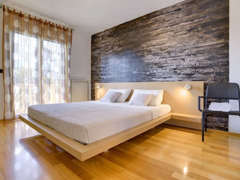 House | 3 bedrooms, individually furnished, iron/ironing board, bed sheets