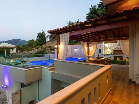 Villa | Pool | Indoor pool, outdoor pool